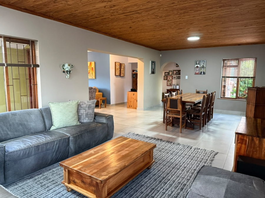 4 Bedroom Property for Sale in Fraaiuitsig Western Cape
